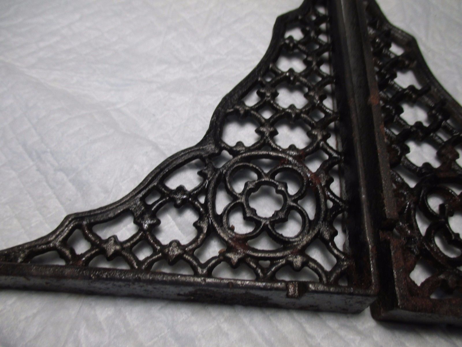 Pair Vintage Victorian Fancy Cast Iron Shelf Brackets 6 5/8" x 8 7/16" salvage