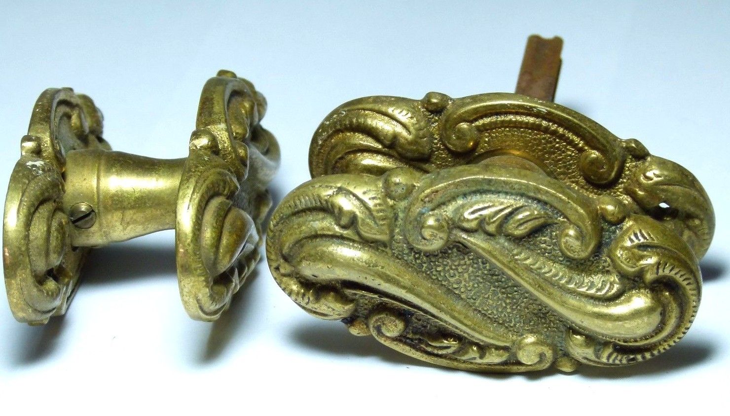 PAIR VINTAGE BRASS DOOR HANDLES KNOBS ROCOCO DESIGN WITH MATCHING BACKPLATES