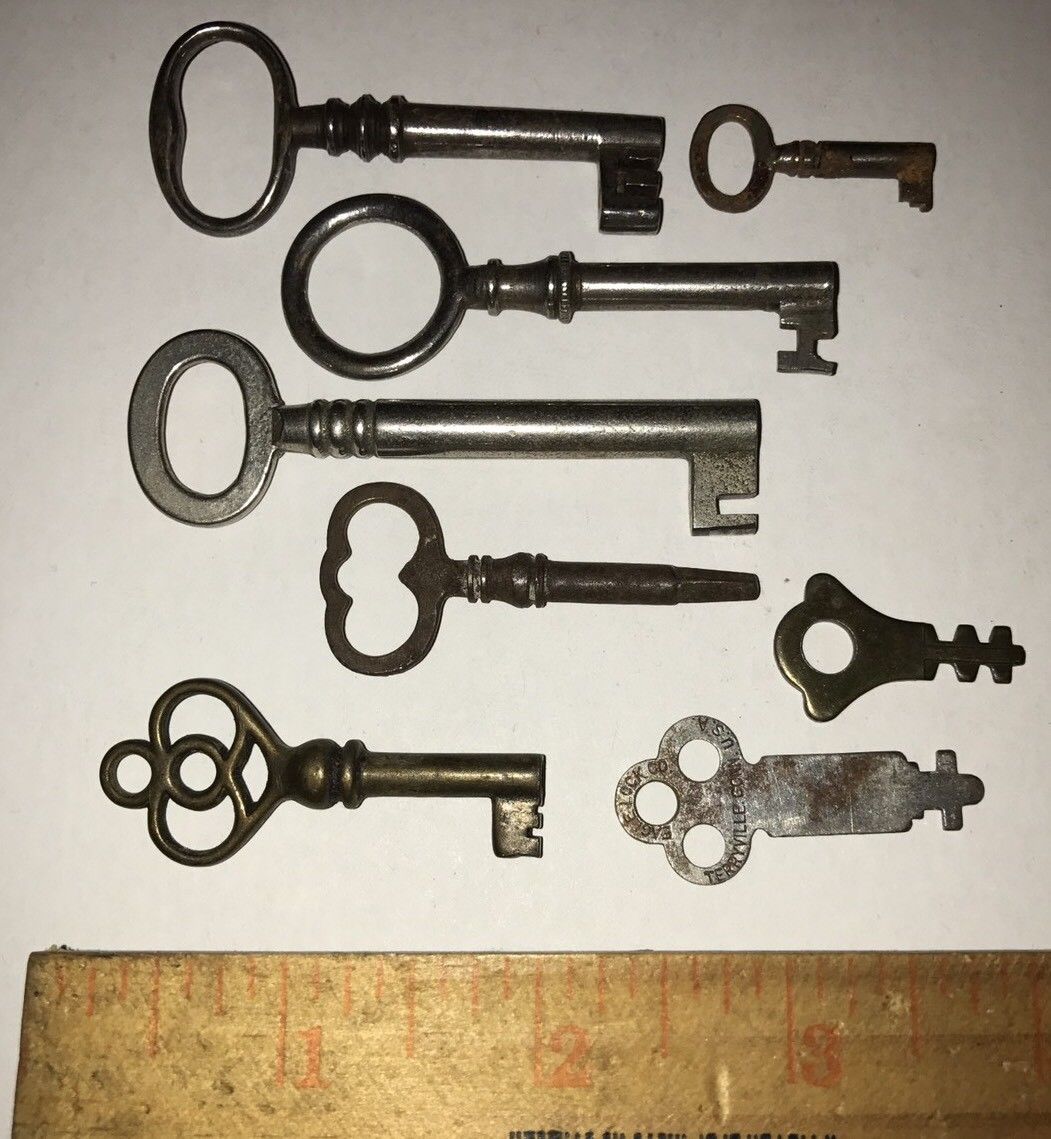 LOT OF 8 ANTIQUE SKELETON KEYS (FOR CLOCKS,FURNITURE, BARREL, CABINET, LOCKS)