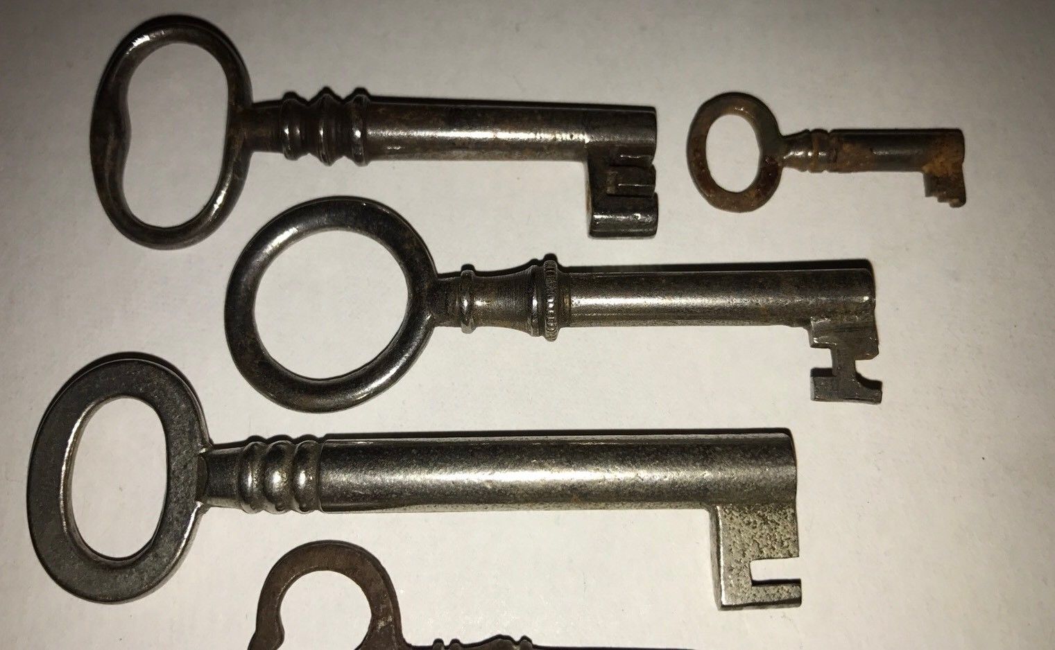 LOT OF 8 ANTIQUE SKELETON KEYS (FOR CLOCKS,FURNITURE, BARREL, CABINET, LOCKS)