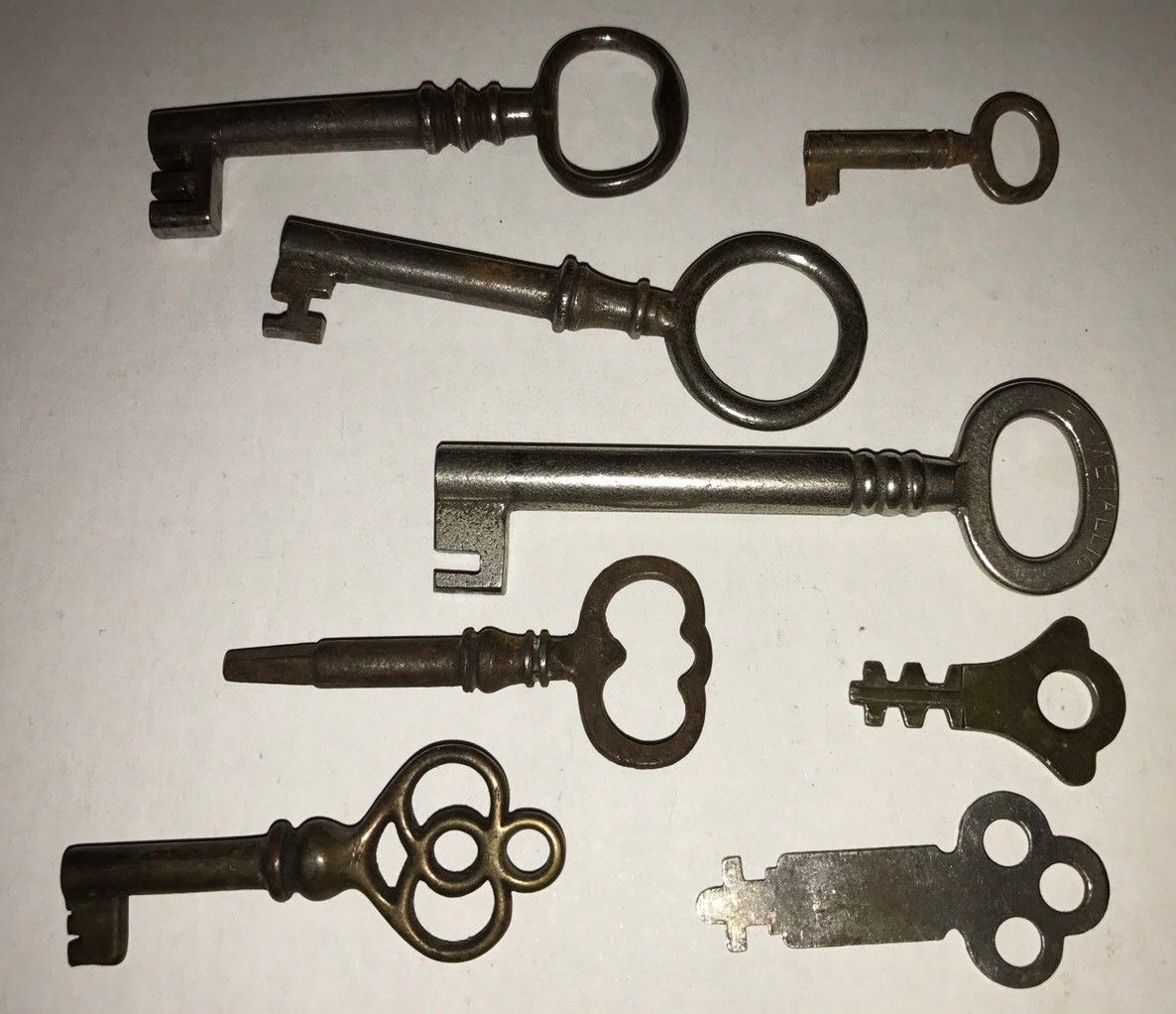 LOT OF 8 ANTIQUE SKELETON KEYS (FOR CLOCKS,FURNITURE, BARREL, CABINET, LOCKS)