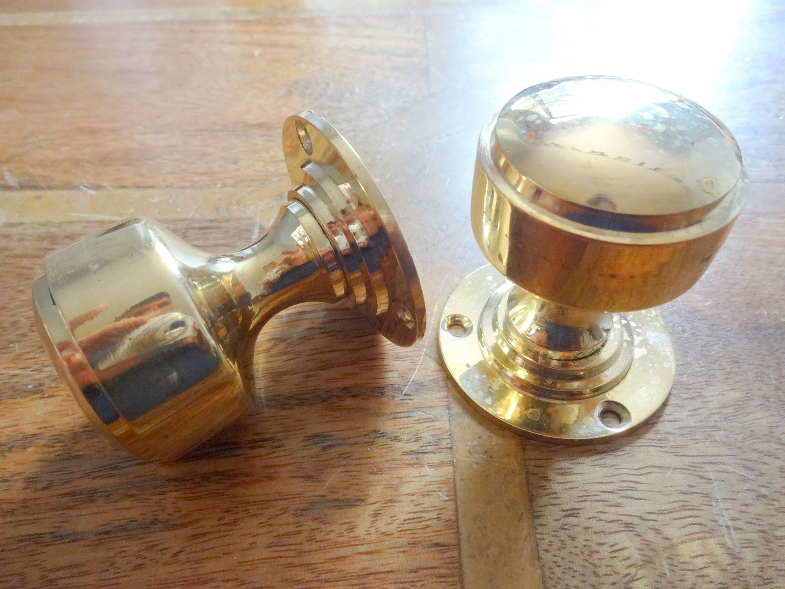 PAIRS OF BRASS ART DECO STYLE DOOR KNOBS HANDLES