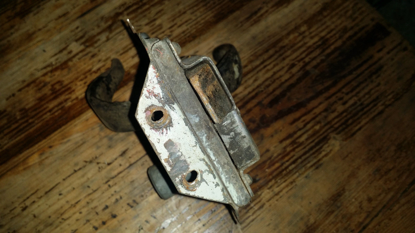 VINTAGE INDUSTRIAL DOOR LATCH