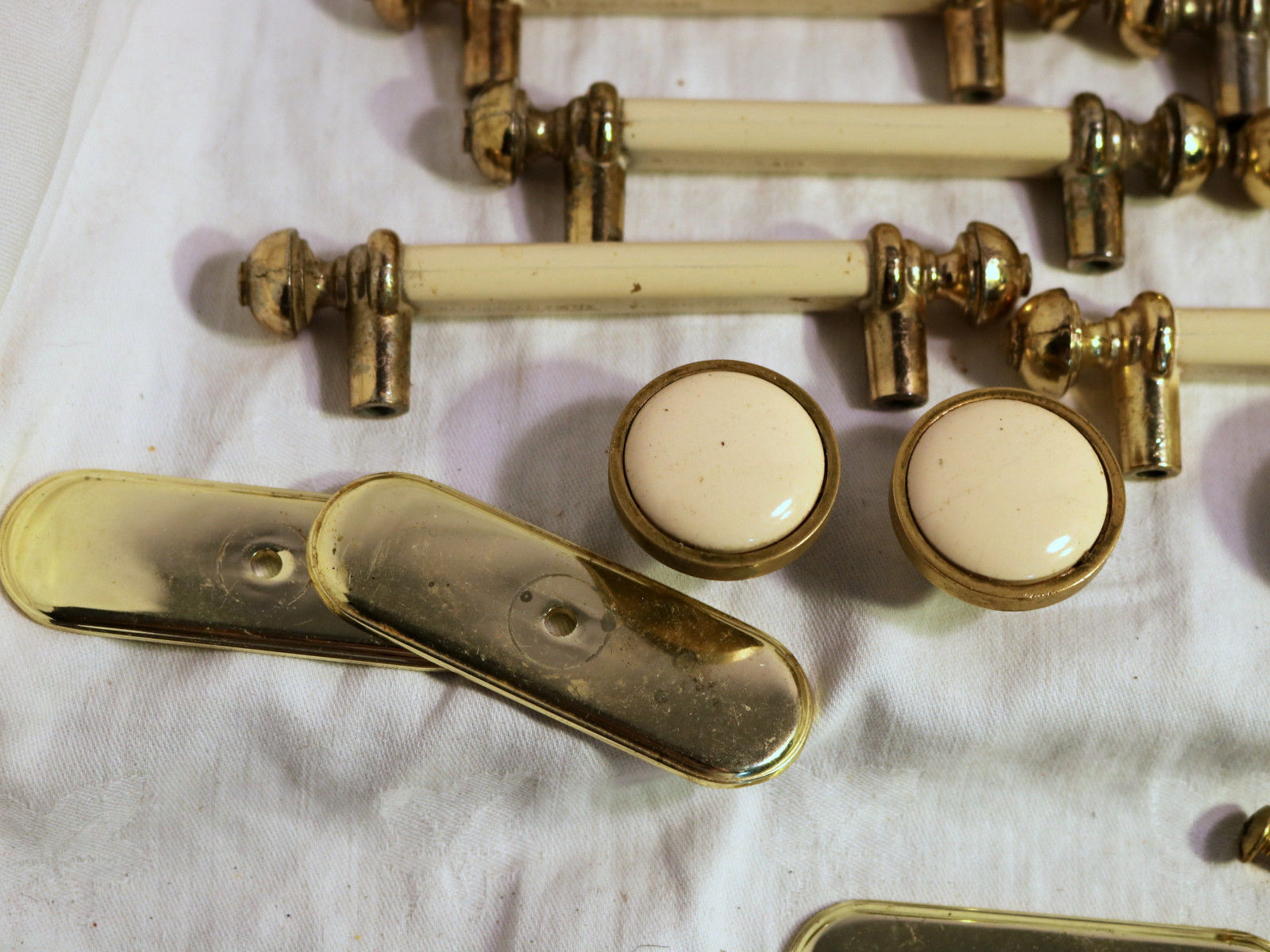 LOT 23 BRASS & Porcelain Drawer & Cabinet Pulls Knobs Salvage vtg kitchen