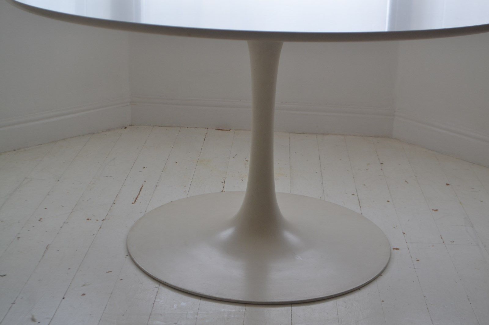 STUNNING VINTAGE LARGE ARKANA TULIP DINING TABLE