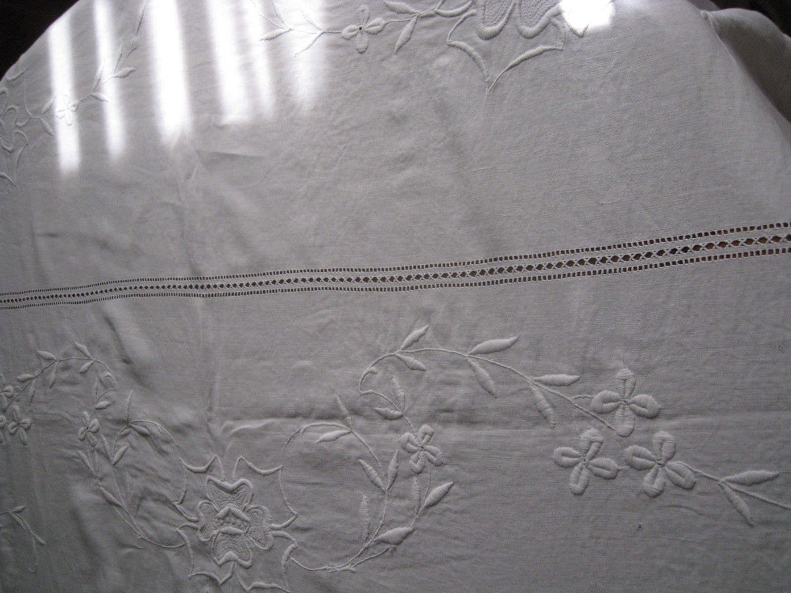 Vintage Antique  EMBROIDERED POINT DE VENISE Linen Tablecloth 90x100 in.