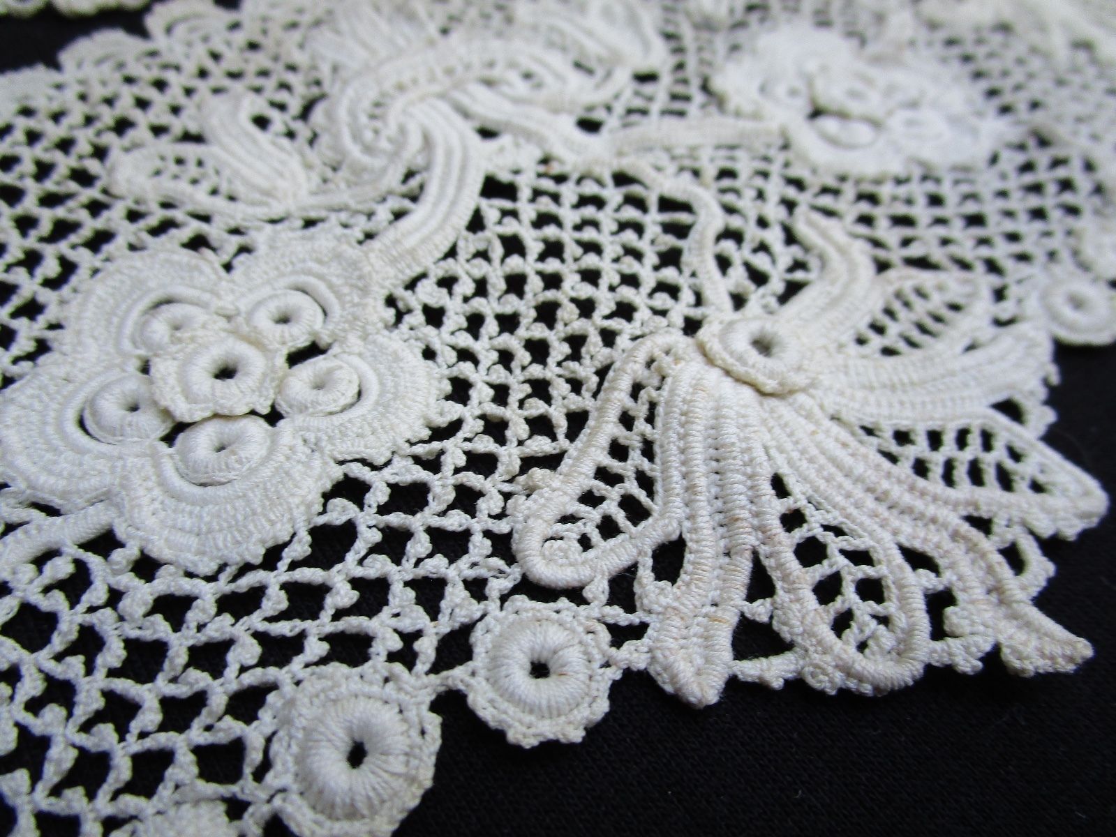 3 Pc Hand Made Antique Irish Crochet Lace Collar And Cuffs