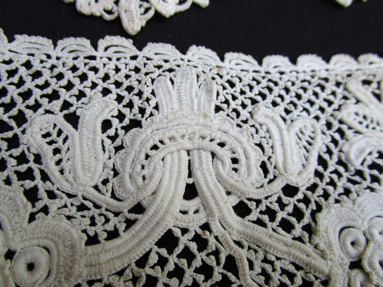 3 Pc Hand Made Antique Irish Crochet Lace Collar And Cuffs