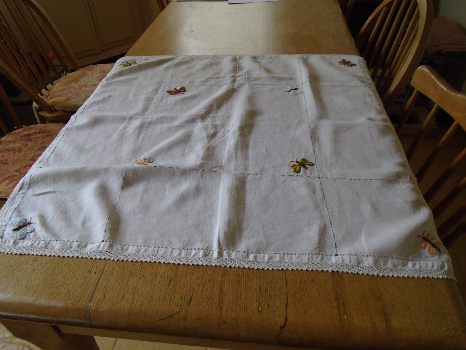 VINTAGE HAND EMBROIDERED IRISH LINEN TABLECLOTH - BUTTERFLIES - LACE TRIM