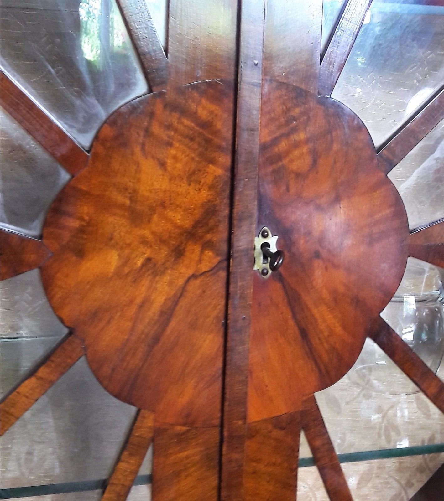 A  SUPERB 1930s / ART DECO OCTAGONAL WALNUT "SPIDER" CABINET.