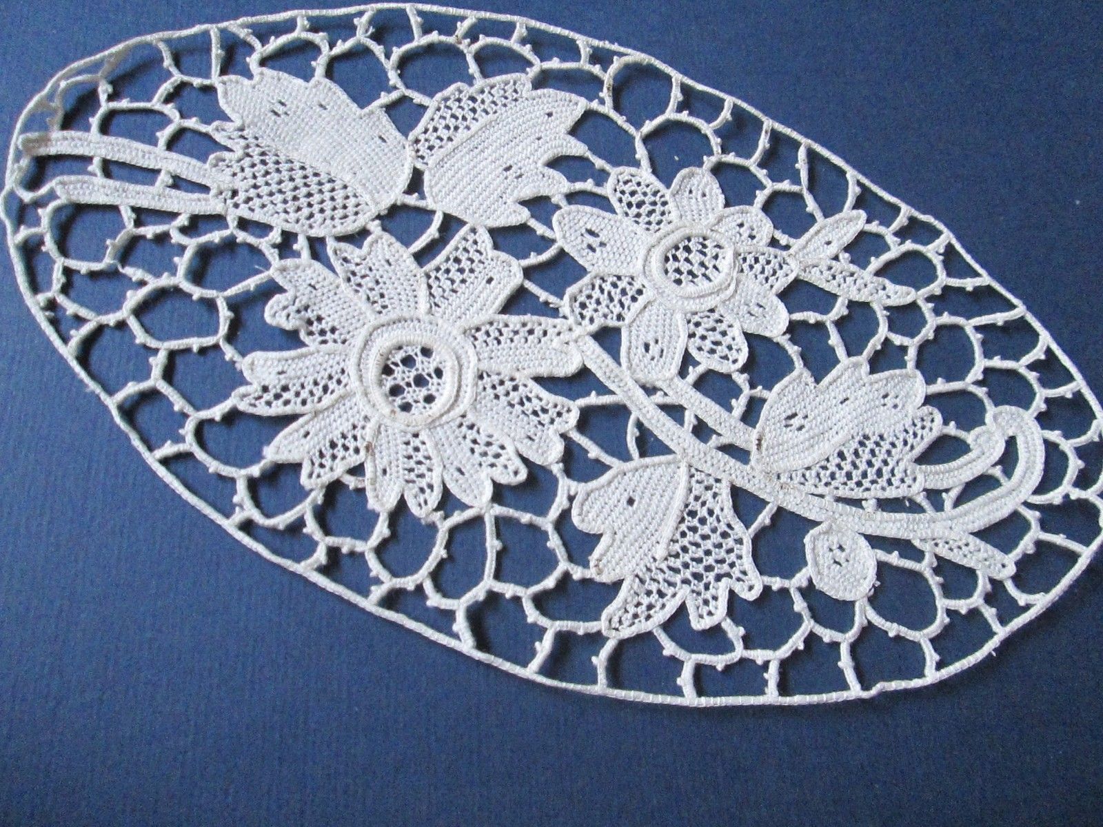 Antique Handmade oval needle  lace white cotton/Flowers/France