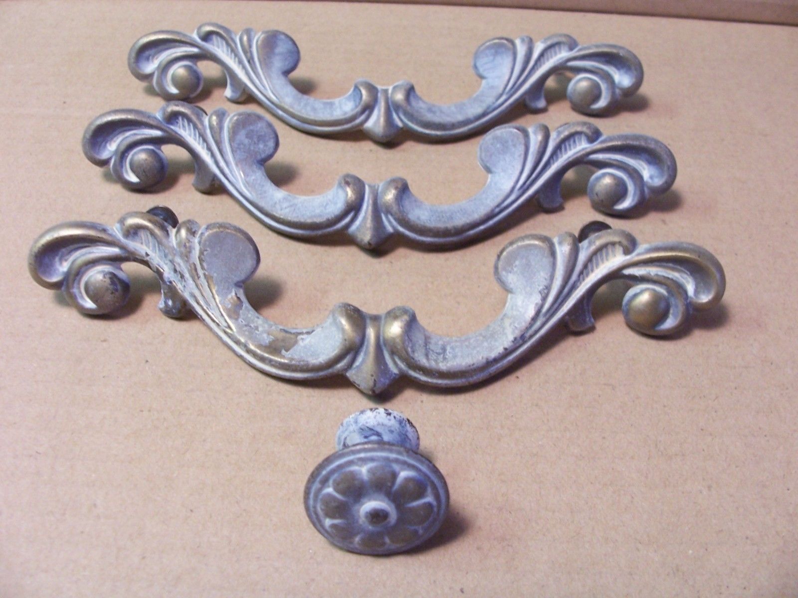 (3) VINTAGE FRENCH PROVINCIAL DRAWER PULLS/ HANDLES & (1) KNOB -- BRASS/ PAINT