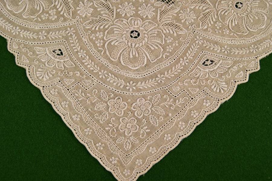 ANTIQUE LINEN WHITEWORK EMBROIDERED & NEEDLELACE WEDDING HANDKERCHIEF