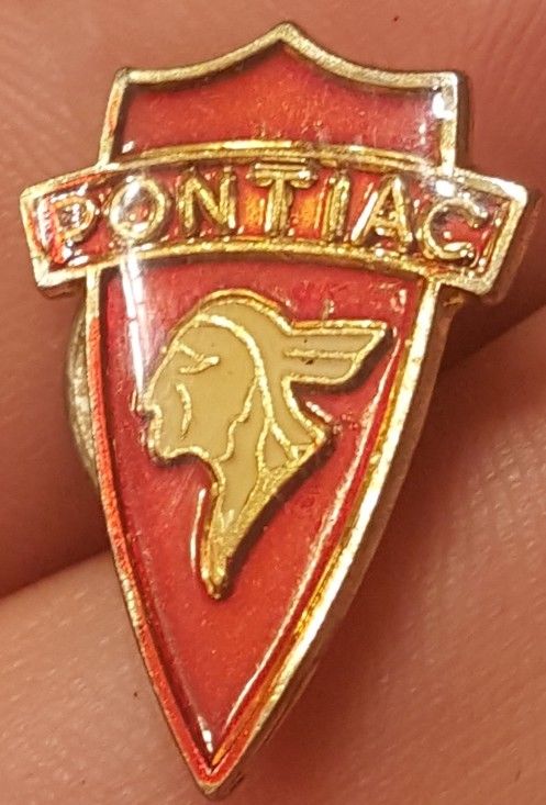 RARE VINTAGE PONTIAC INDIAN CHIEF RED ENAMELED AUTOMOBILE ADVERTISING PIN BACK