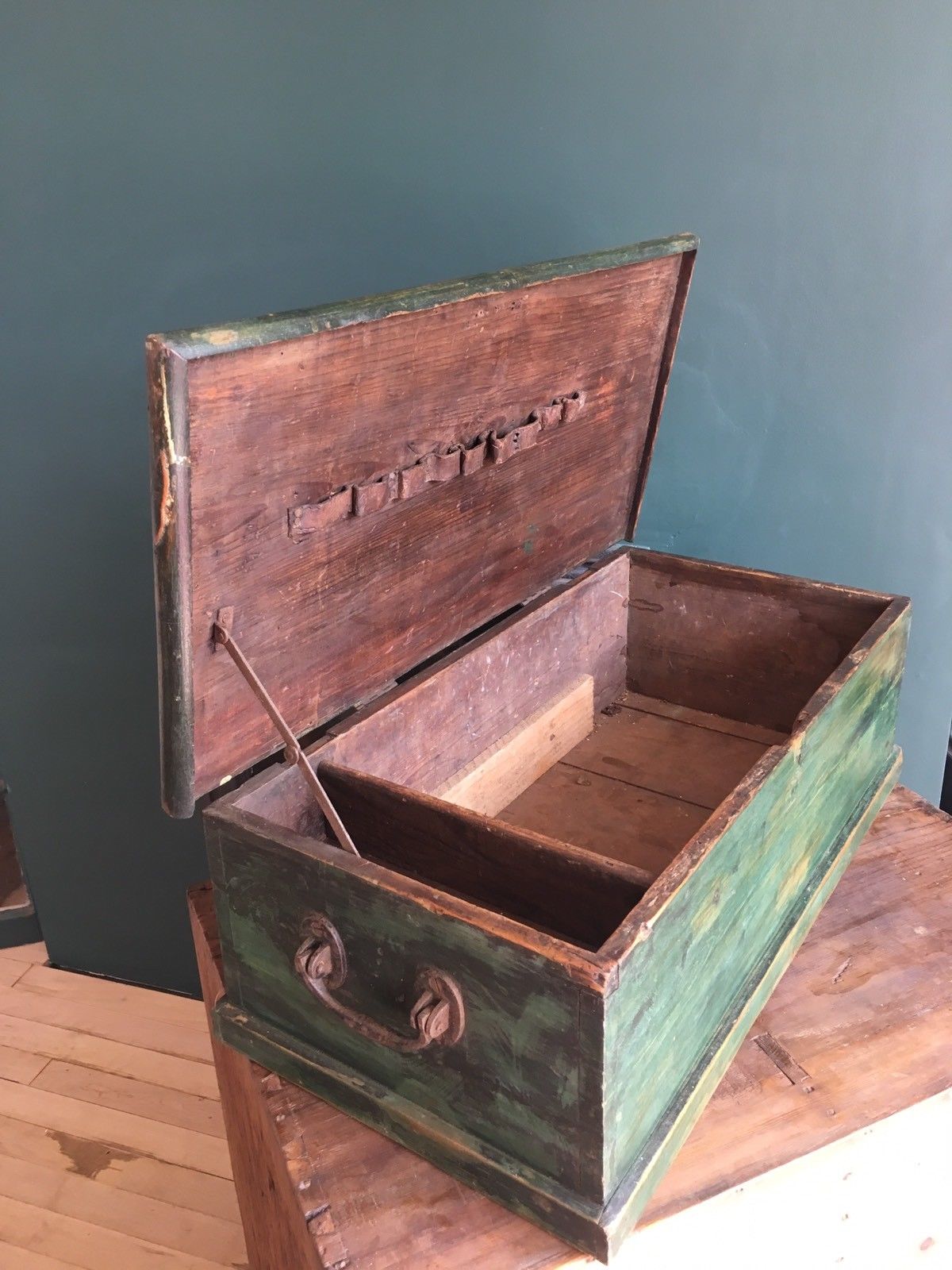 Antique Distressed Rustic Wooden Box Chest industrial side table coffee Vintage