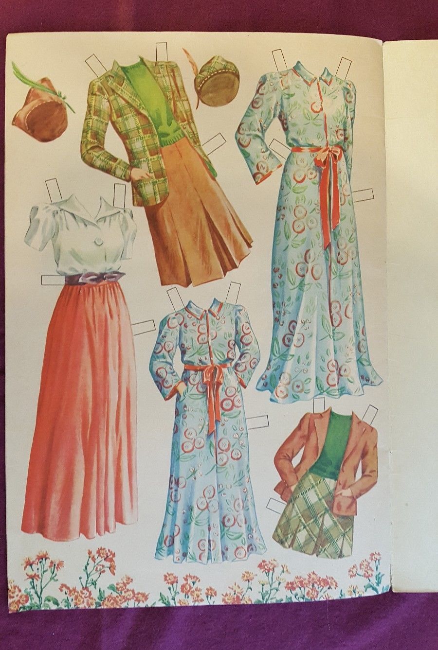 VINTAGE UNCUT 1943 JUST LIKE MOTHER PAPER DOLL BOOK