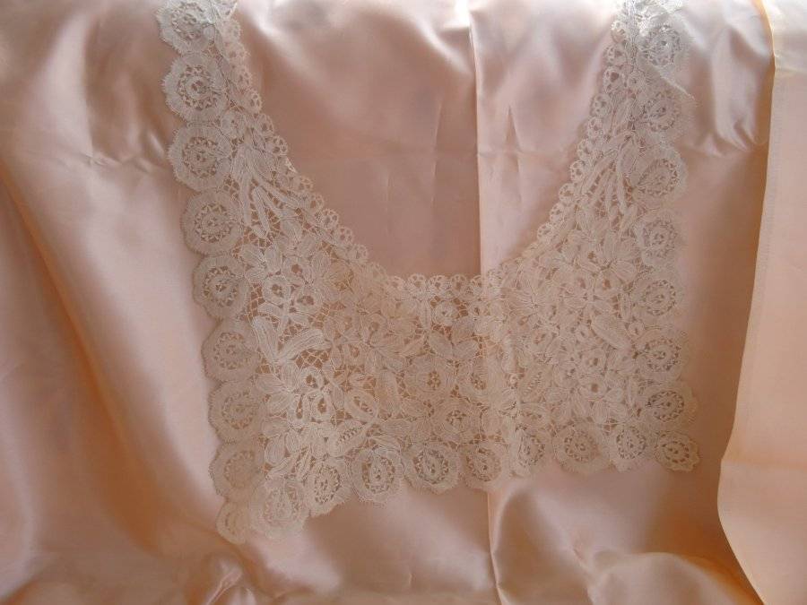 A Beautiful Antique Honiton Lace Collar/Dress Panel C.1900