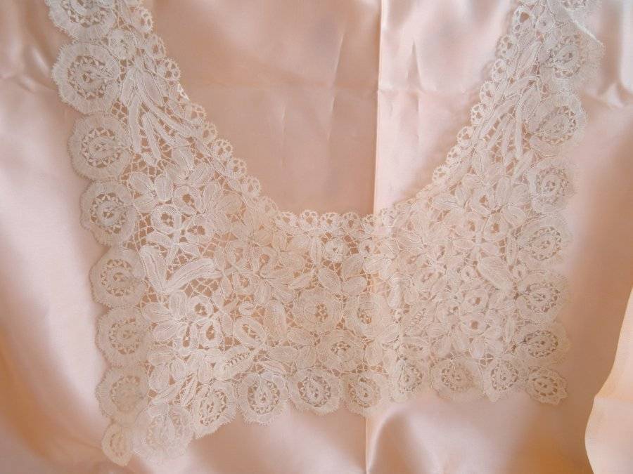 A Beautiful Antique Honiton Lace Collar/Dress Panel C.1900