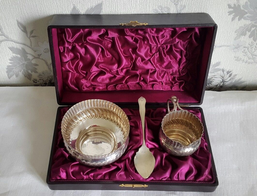 A Cased Antique Silver Plated Creamer & Sugar Bowl Set