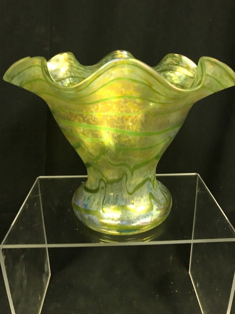 Vintage Green Iridescent Ruffled Art Glass Vase Loetz? Kralik?