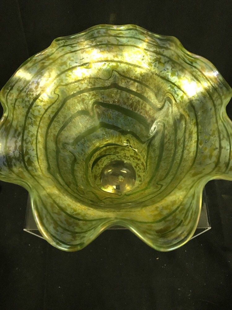 Vintage Green Iridescent Ruffled Art Glass Vase Loetz? Kralik?