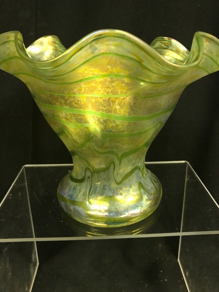 Vintage Green Iridescent Ruffled Art Glass Vase Loetz? Kralik?