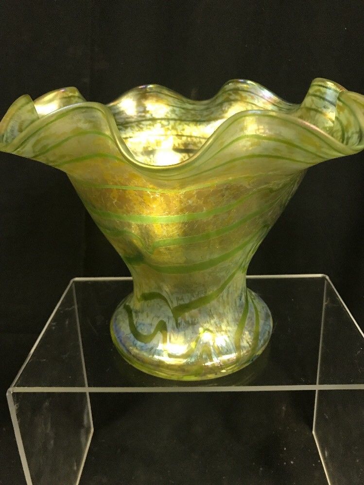 Vintage Green Iridescent Ruffled Art Glass Vase Loetz? Kralik?