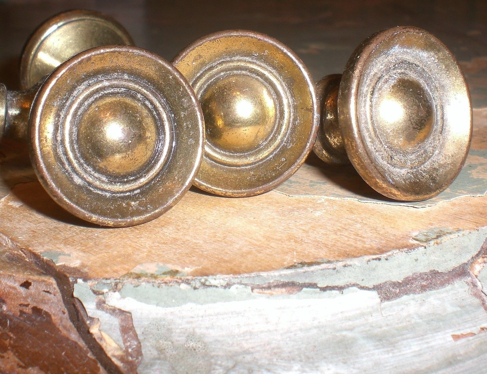 sHabbY VinTaGe~5 BRASS KNOBS~Small 1" Drawer/Cabinet Pulls~Old Handles~Hardware