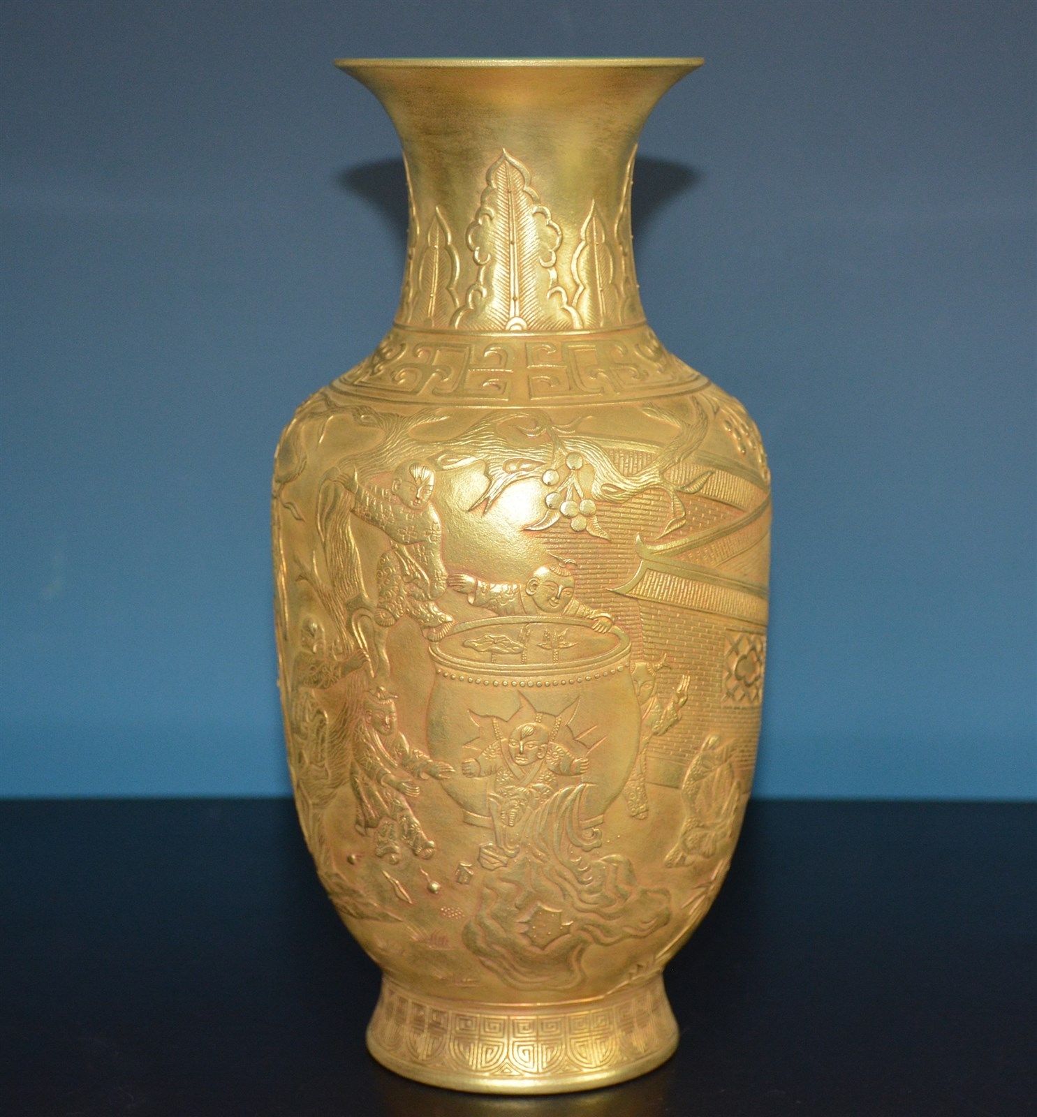 ULTRA RARE CHINESE FULLY GILDED PORCELAIN VASE MARKED QIANLONG T9107