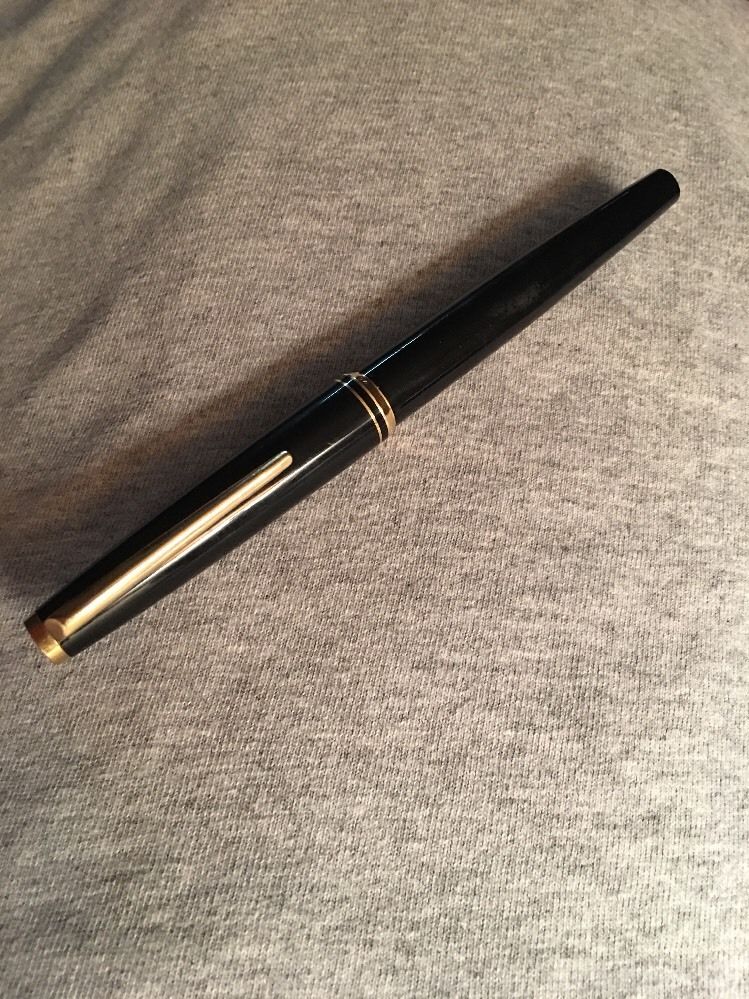 MONTBLANC  220 VINTAGE  BLACK & GOLD  FOUNTAIN PEN MED Nib 14k/Ct W GERMANY