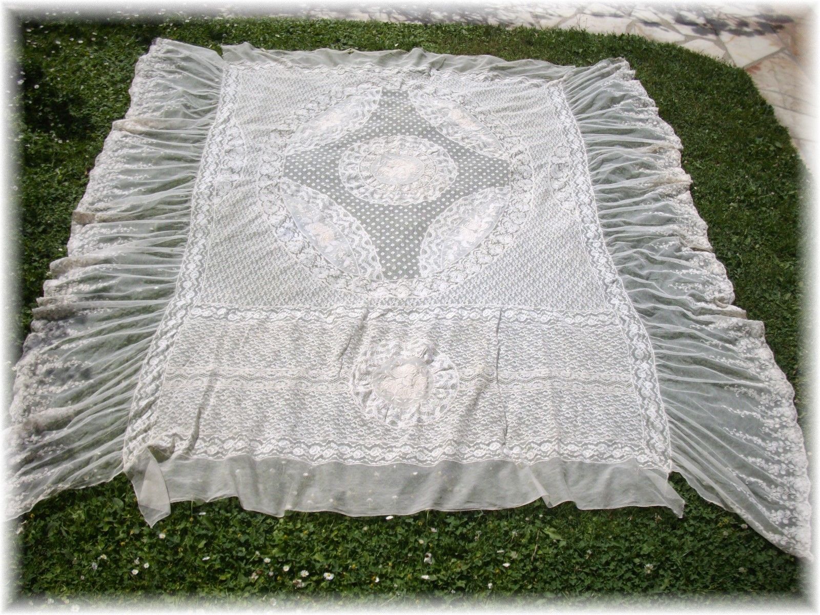 1900 th EXQUISTE ANTIQUE FRENCH NORMANDY NET LACE COVERLET 79" x 79" large size