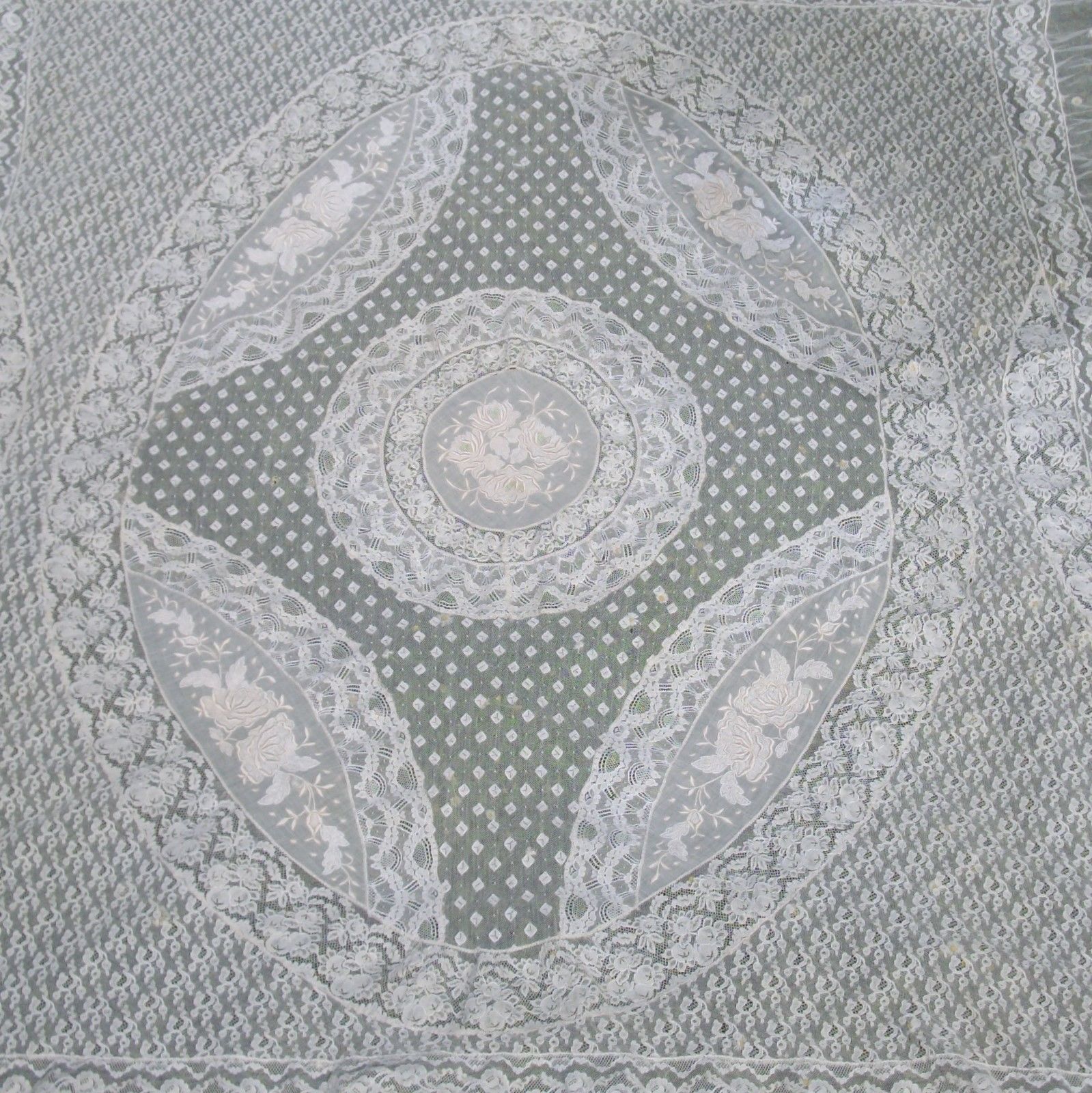 1900 th EXQUISTE ANTIQUE FRENCH NORMANDY NET LACE COVERLET 79" x 79" large size