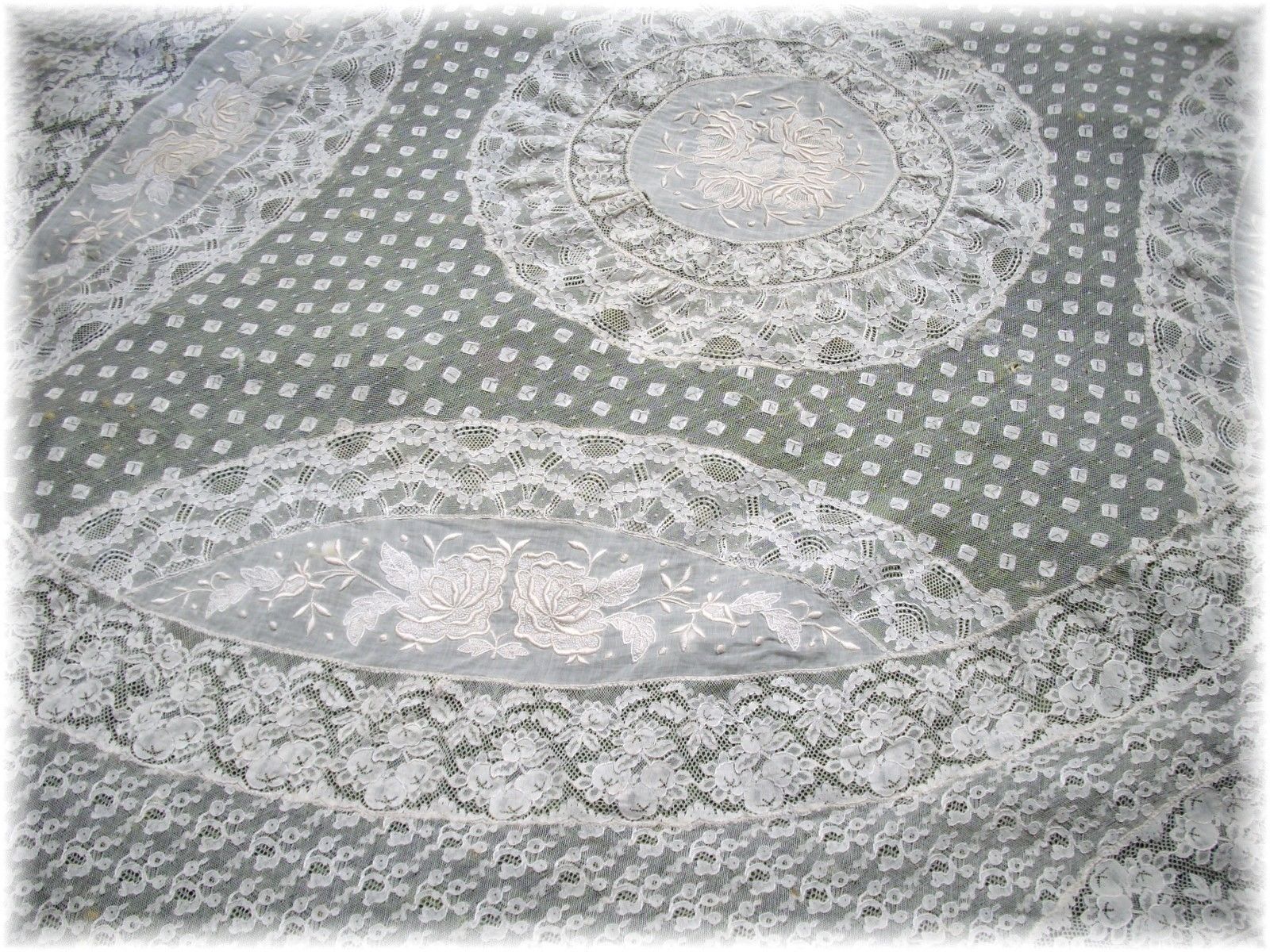 1900 th EXQUISTE ANTIQUE FRENCH NORMANDY NET LACE COVERLET 79" x 79" large size