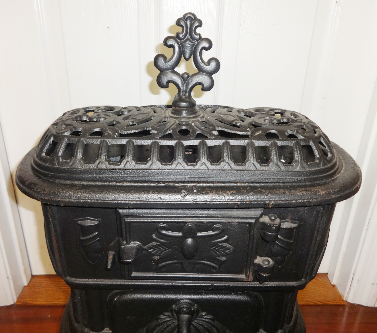 Vintage ANTIQUE Franklin Cast Iron Stove Fireplace