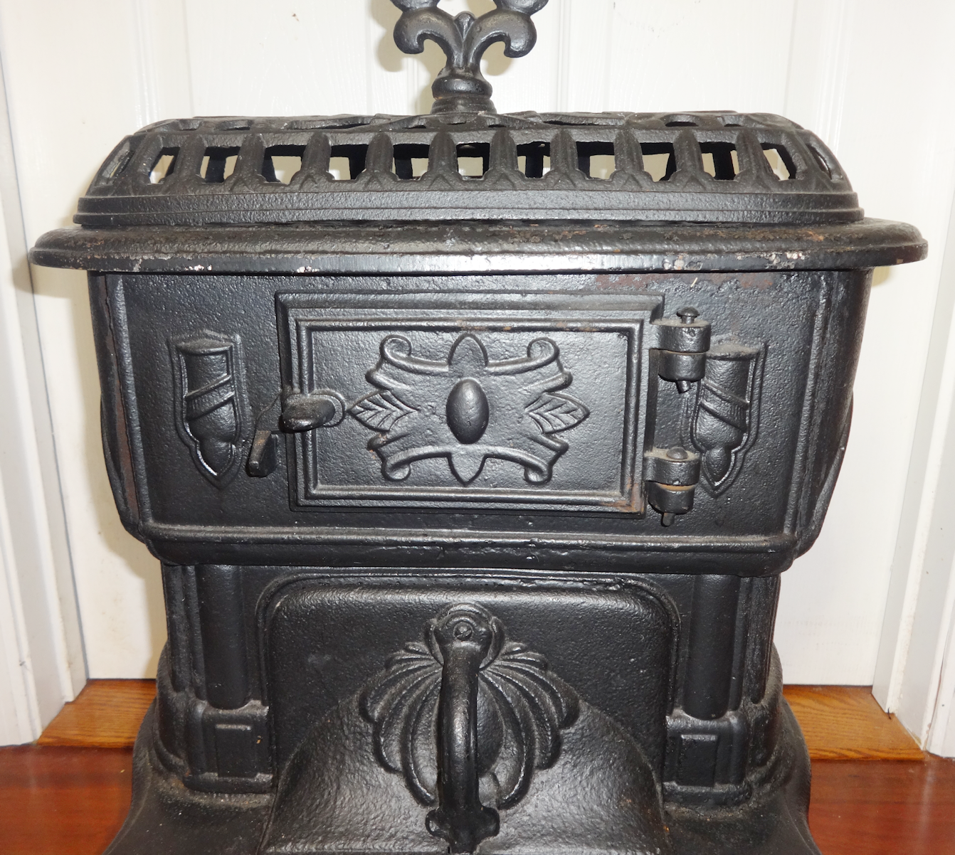 Vintage ANTIQUE Franklin Cast Iron Stove Fireplace