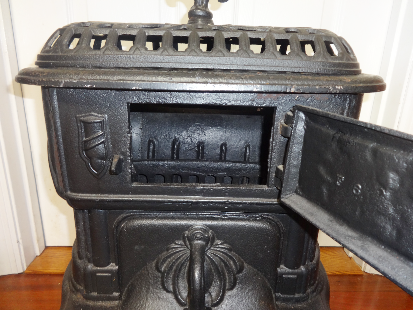 Vintage ANTIQUE Franklin Cast Iron Stove Fireplace