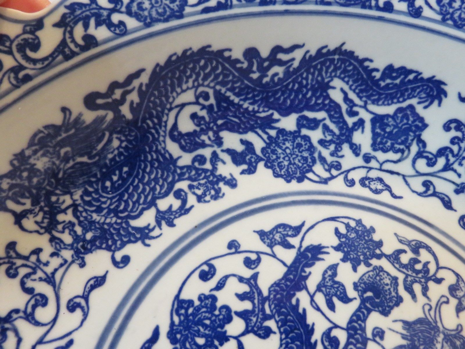 ANTIQUE CHINESE BLUE AND WHITE CHARGER PLATE