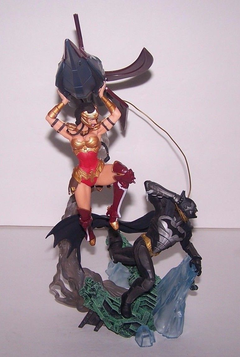 INJUSTICE: GODS AMONG US BATMAN VS. WONDER WOMAN STATUE Approx. 12" tall