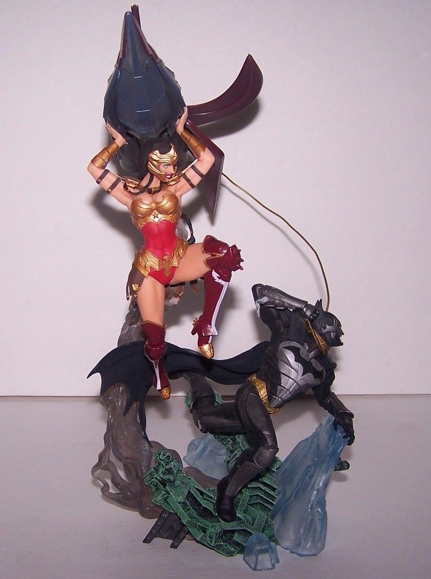 INJUSTICE: GODS AMONG US BATMAN VS. WONDER WOMAN STATUE Approx. 12" tall