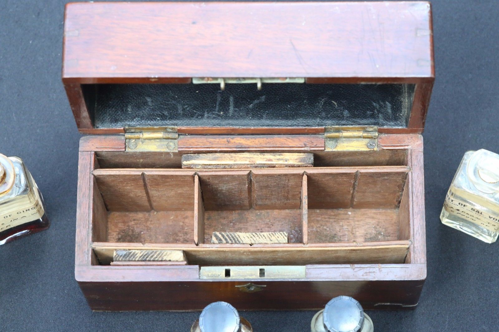 ANTIQUE MAHOGANY APOTHECARY BOX. LATE 19th CENTURY.