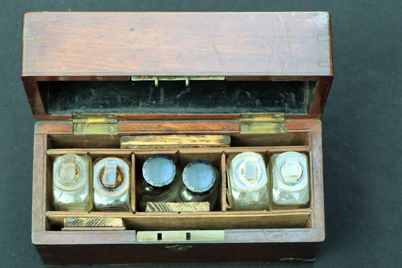 ANTIQUE MAHOGANY APOTHECARY BOX. LATE 19th CENTURY.