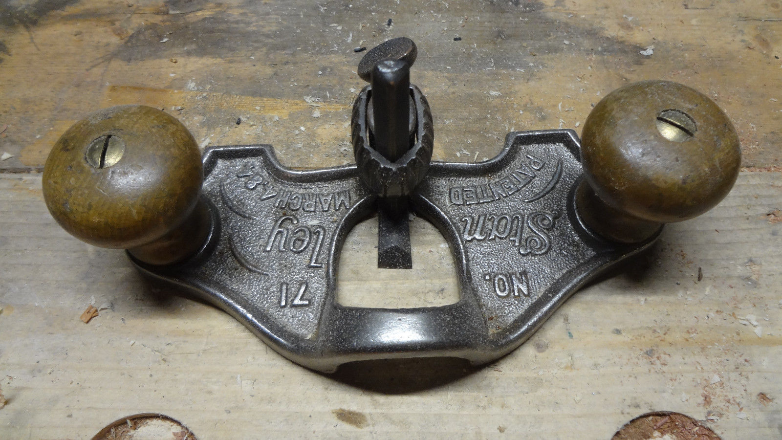 OLD TOOL. EARLY STANLEY NO. 71 HAND ROUTER WITH 1/2" WIDE CUTTER BLADE