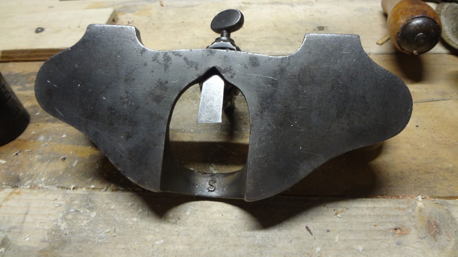 OLD TOOL. EARLY STANLEY NO. 71 HAND ROUTER WITH 1/2" WIDE CUTTER BLADE