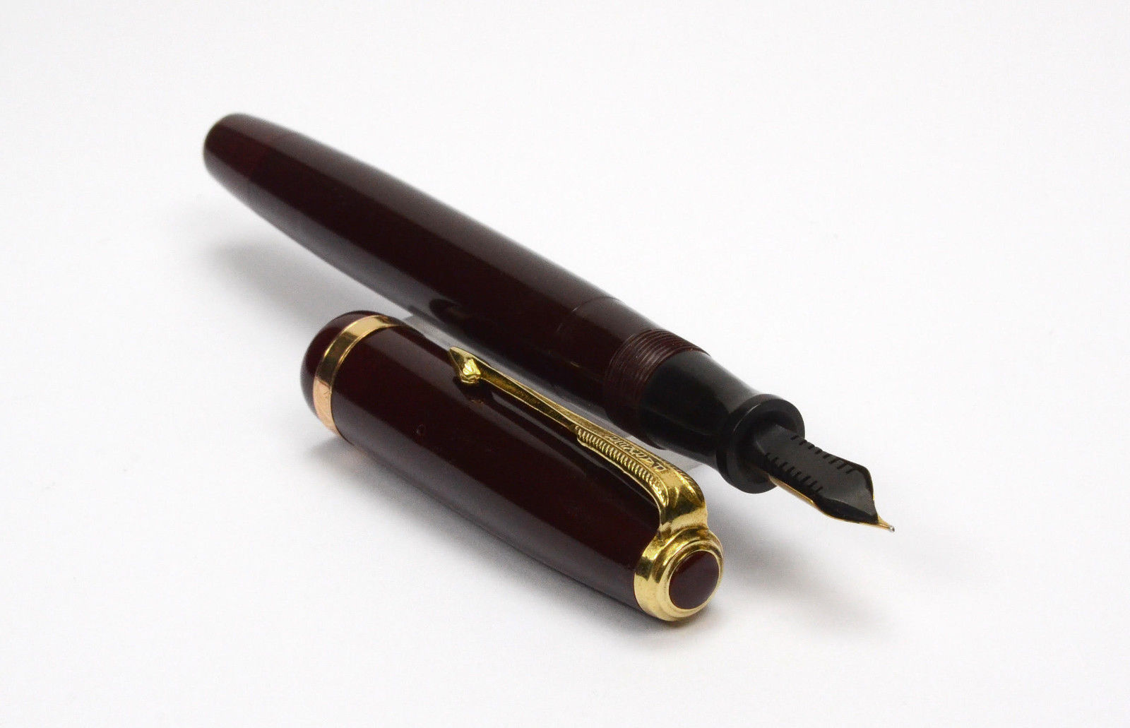 PARKER Duofold Dark Burgundy Vintage Fountain Pen Denmark 1950's EF Nib