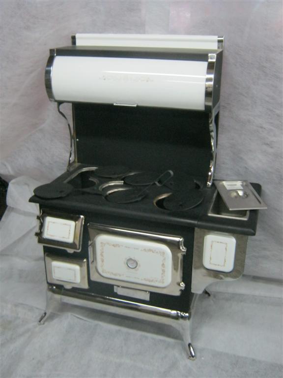 Wood cook stove with oven - Beautiful Great buy !!