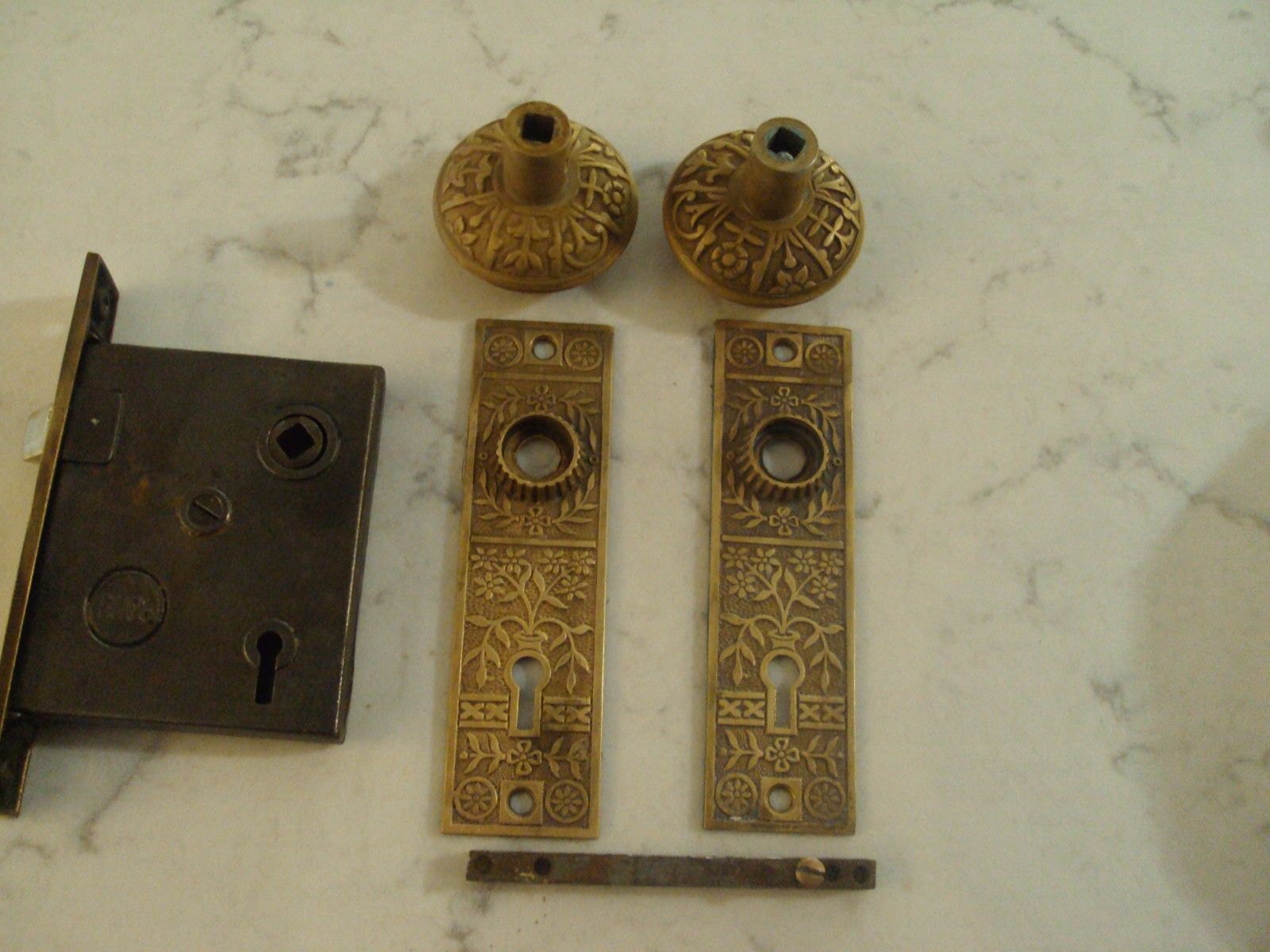 ANTIQUE VICTORIAN BRONZE EASTLAKE DOOR KNOBS WITH LOCK