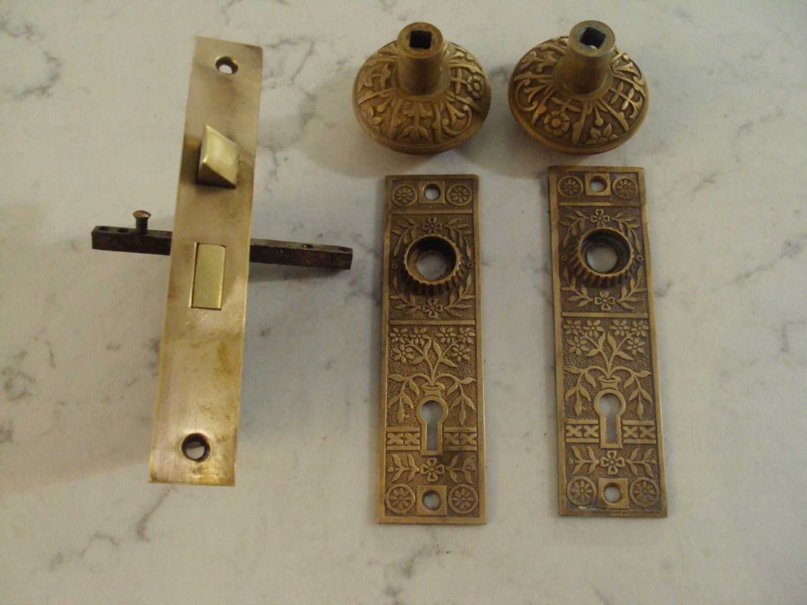 ANTIQUE VICTORIAN BRONZE EASTLAKE DOOR KNOBS WITH LOCK