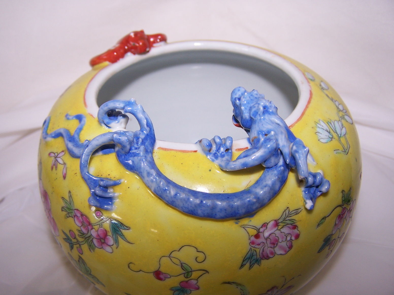 REPUB?  Chinese Antique Qianlong Famille Rose Water BOWL DRAGON & BAT