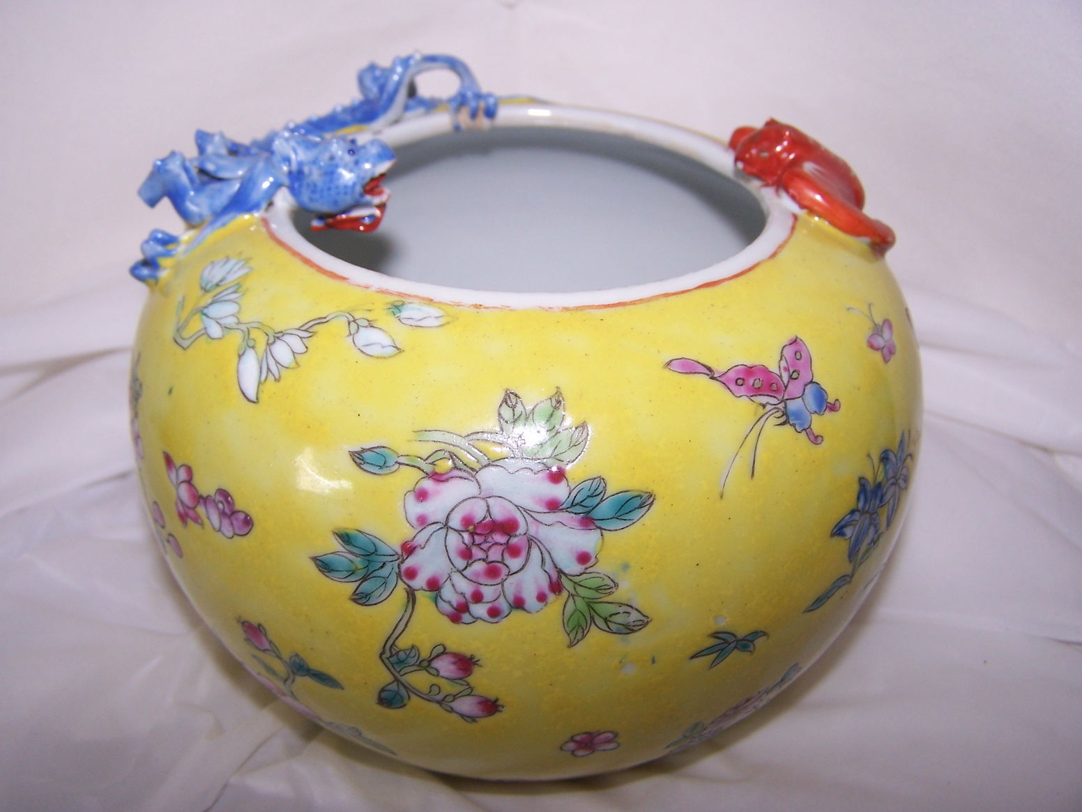 REPUB?  Chinese Antique Qianlong Famille Rose Water BOWL DRAGON & BAT