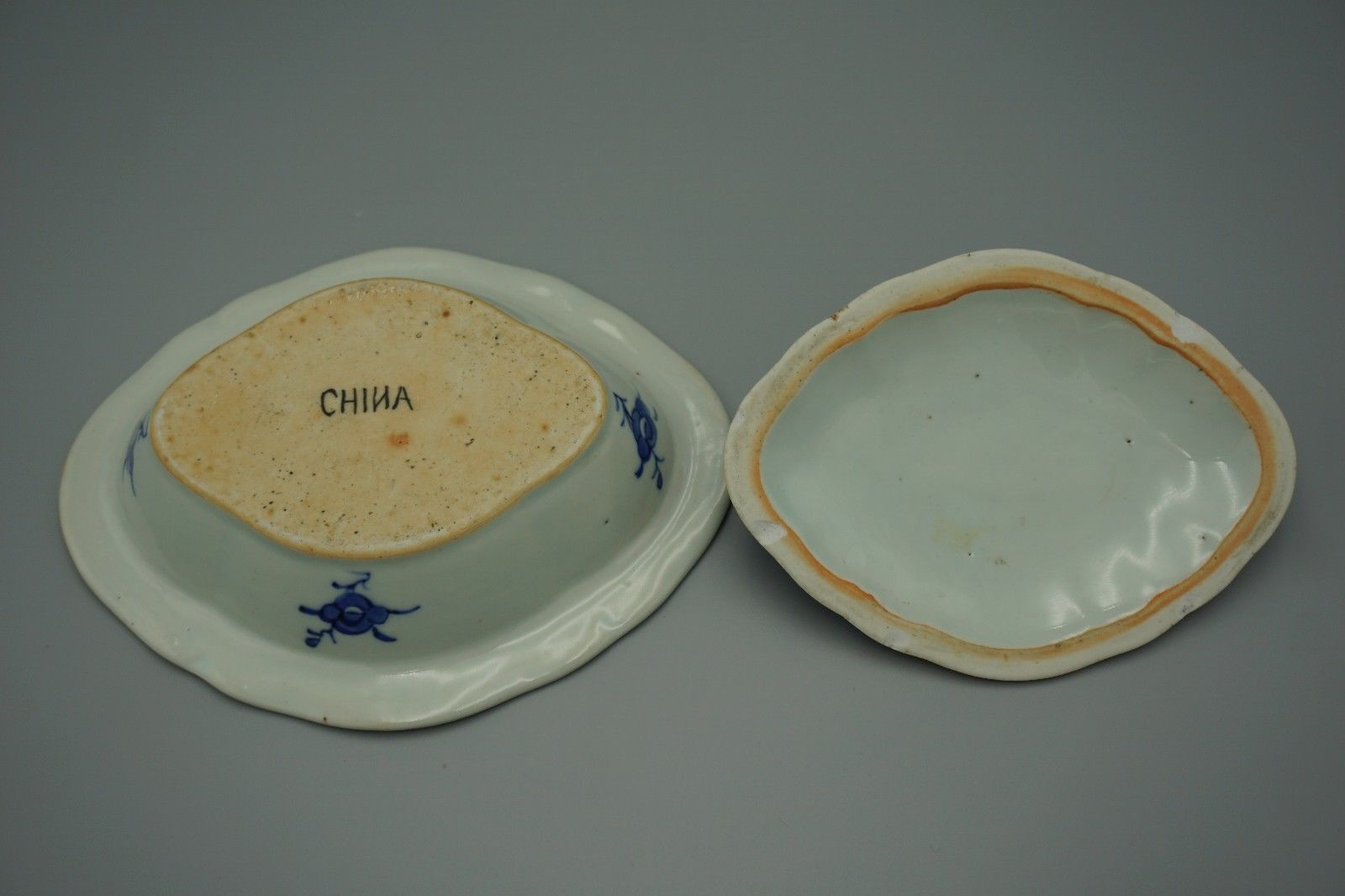 Antique chinese export porcelain blue and white bowl